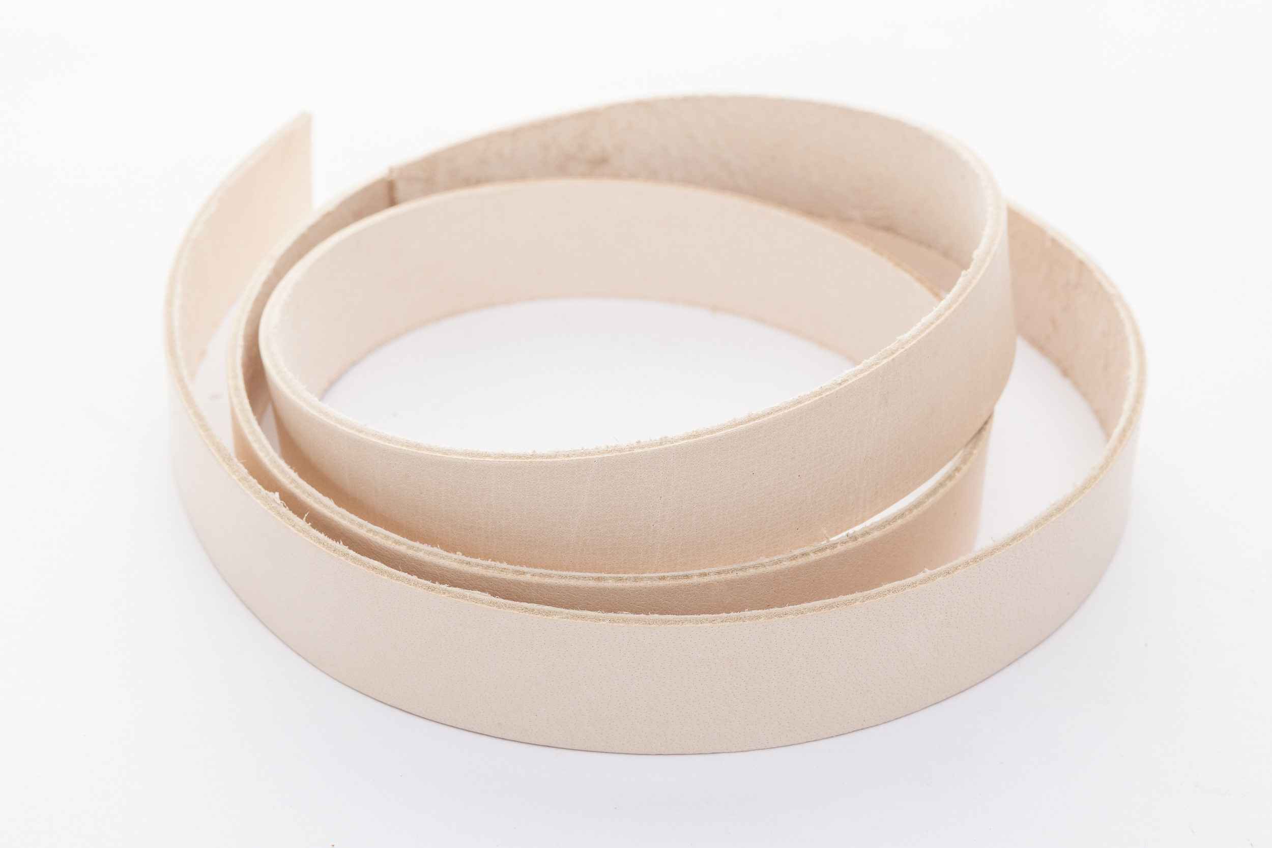 Lederband Flach. Länge: 1 m; Dicke: 2 mm - Natur. Breite: 40 mm