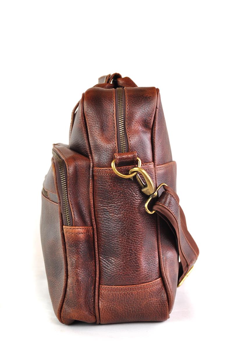Große und robuste Ledertasche mit viel Stauraum in Antik Braun