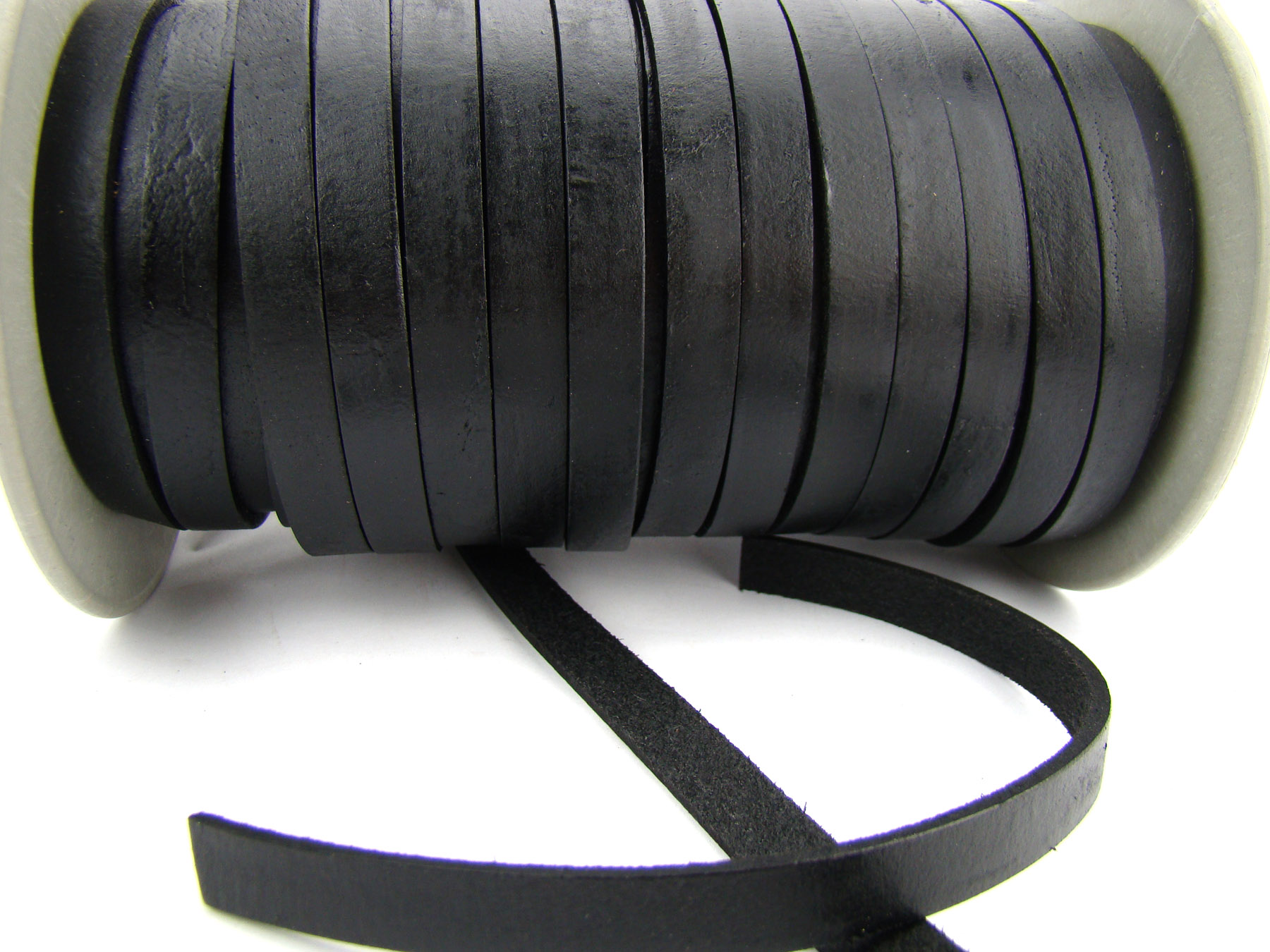 Lederband Flach 1 cm x 2,5 mm - Schwarz. Länge: 25 m