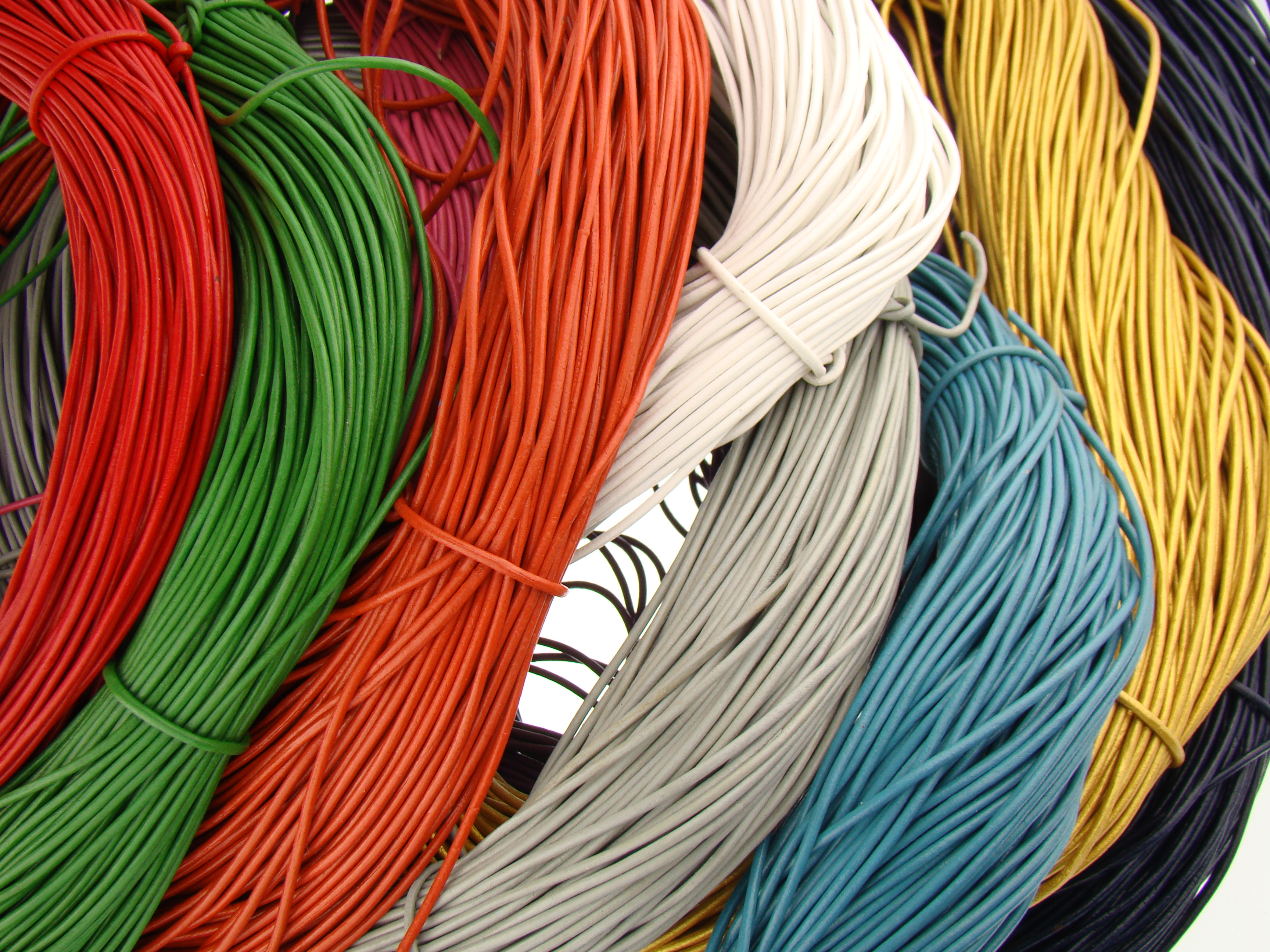 Lederschnur Rund 2 mm - Blau. Länge: 25 m auf Rolle