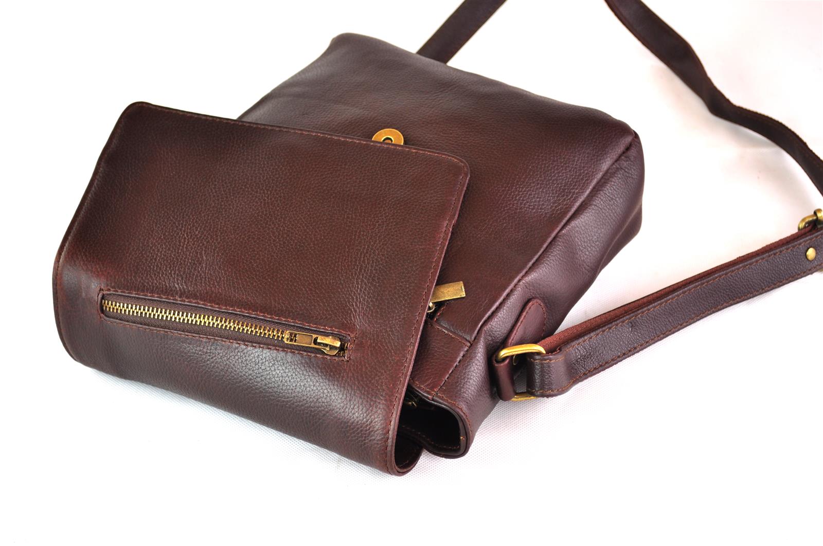 Umhängetasche für Herren, 100% echtes Leder - schlicht und praktisch