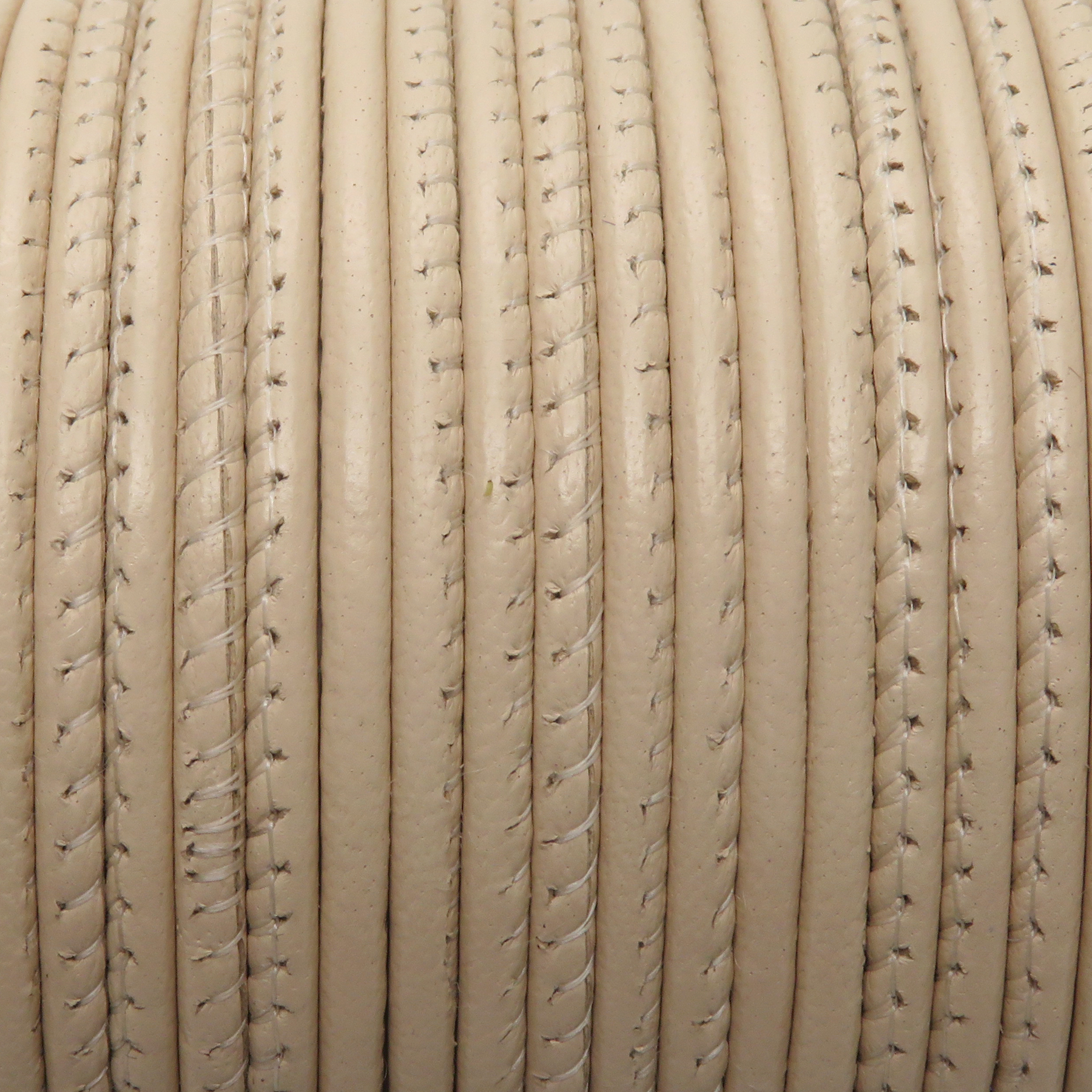 Lederschnur Rund gesäumt 2,5 mm - Natur. Länge: 10 m