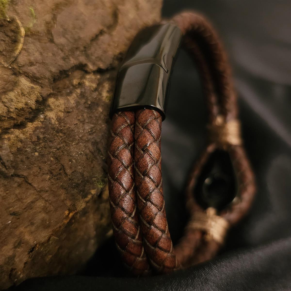 Geflochtenes Lederarmband mit Edelstahlelementen in Antikbraun
