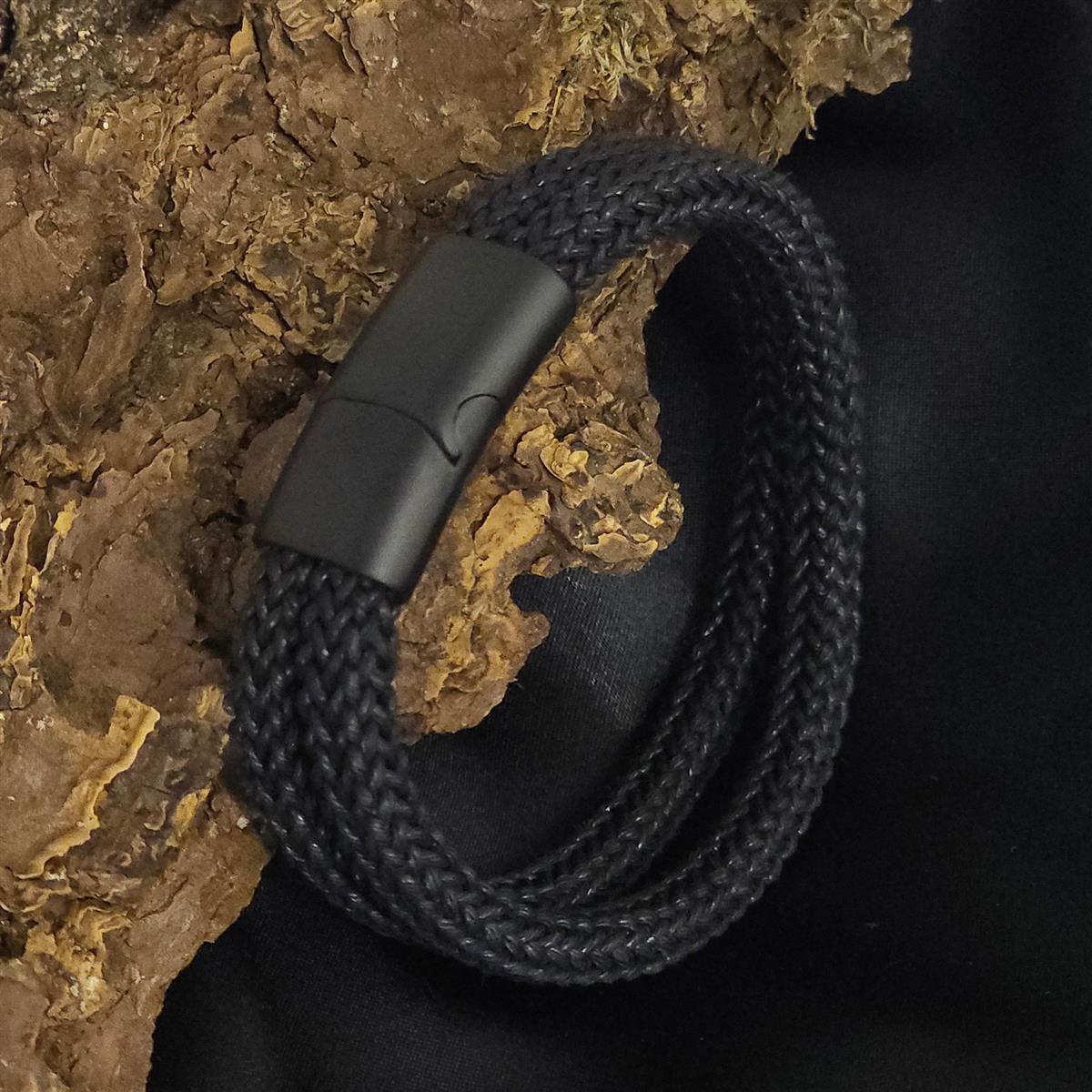 Lederarmband für Herren aus zwei quadratischen Lederschnüren mit mattem Magnetverschluss