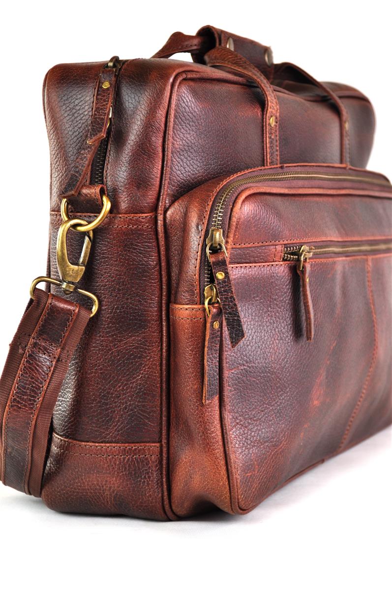 Große und robuste Ledertasche mit viel Stauraum in Antik Braun