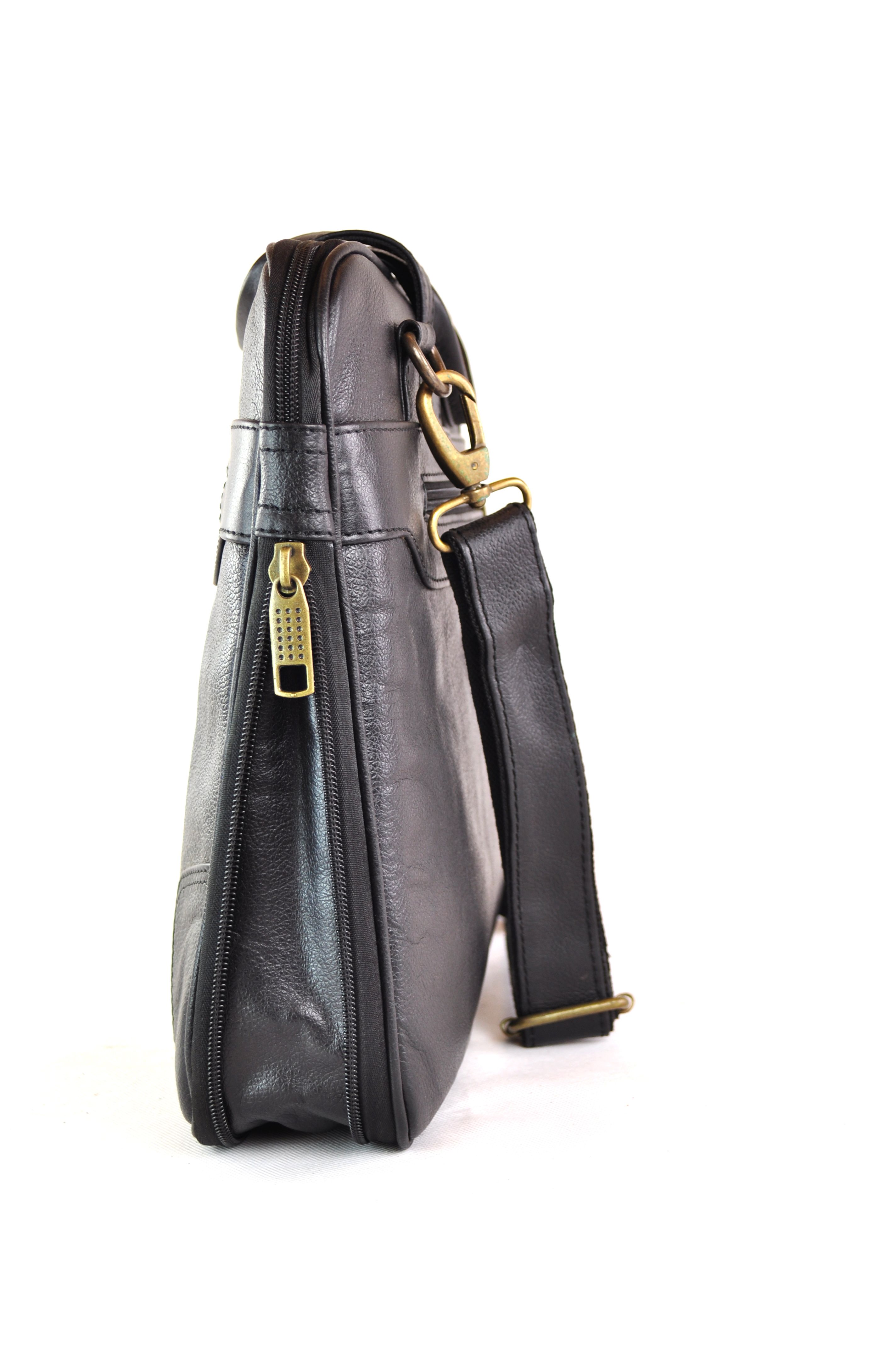 Klassische Ledertasche für Laptop und Unterlagen in Schwarz