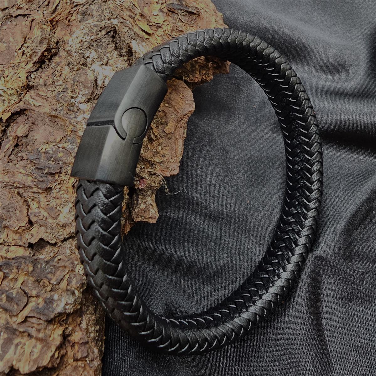 Geflochtenes Lederarmband flach fein - 12 mm Breite -  Schwarz - matt schwarzer Verschluss