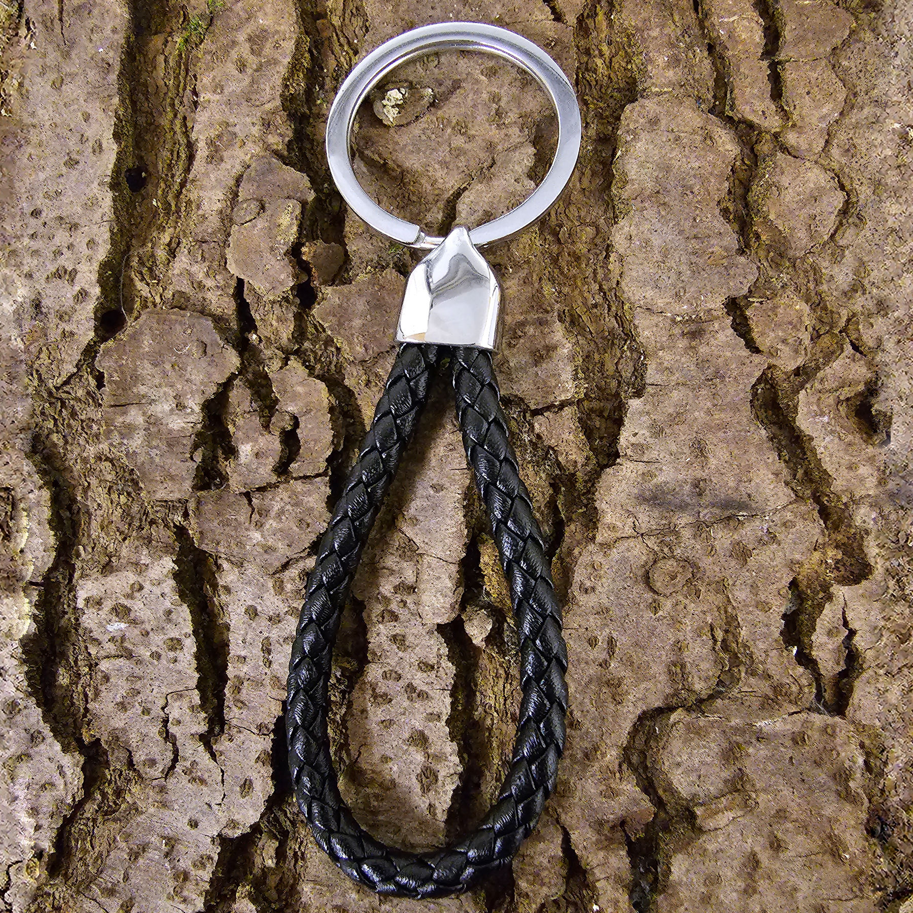 Schlüsselanhänger aus Leder in Schwarz geflochten mit Edelstahlring 2