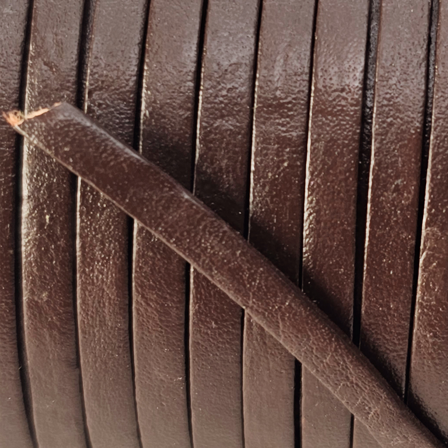 Lederband flach 3mm Breite, 1 mm Dick fürs kreative Handwerk, Lederschmuckherstellung in Schokobraun