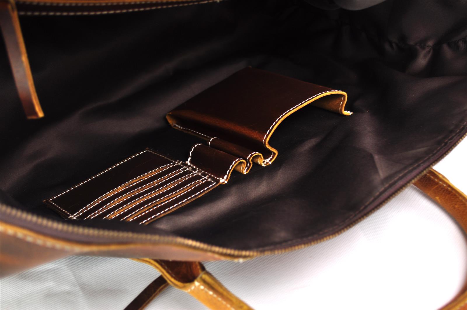 Große und robuste Ledertasche mit viel Stauraum in Vintage Antik Braun