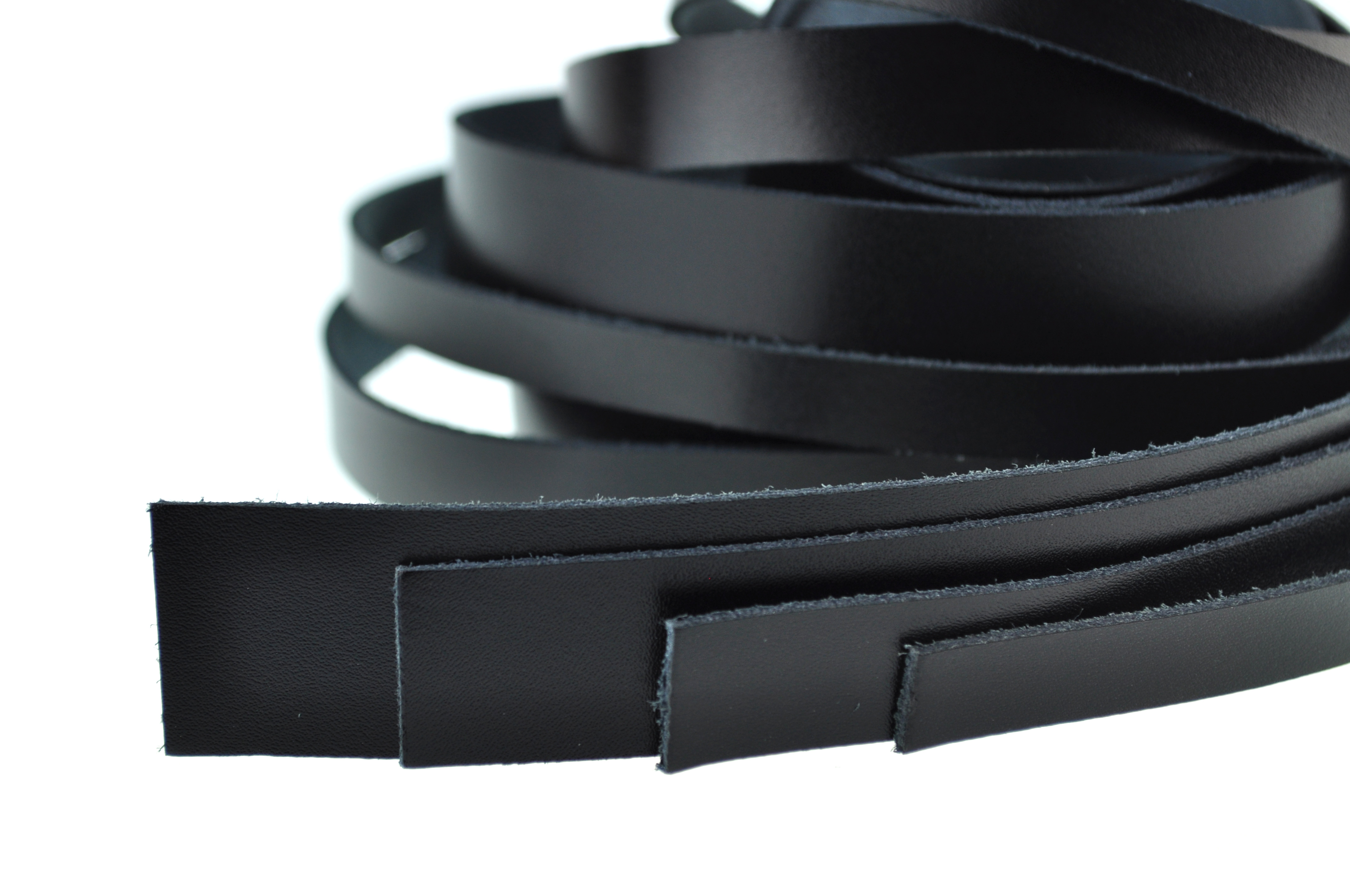 Lederband Flach. Länge: 1 m; Dicke: 1,8 mm - Schwarz. Breite: 40 mm