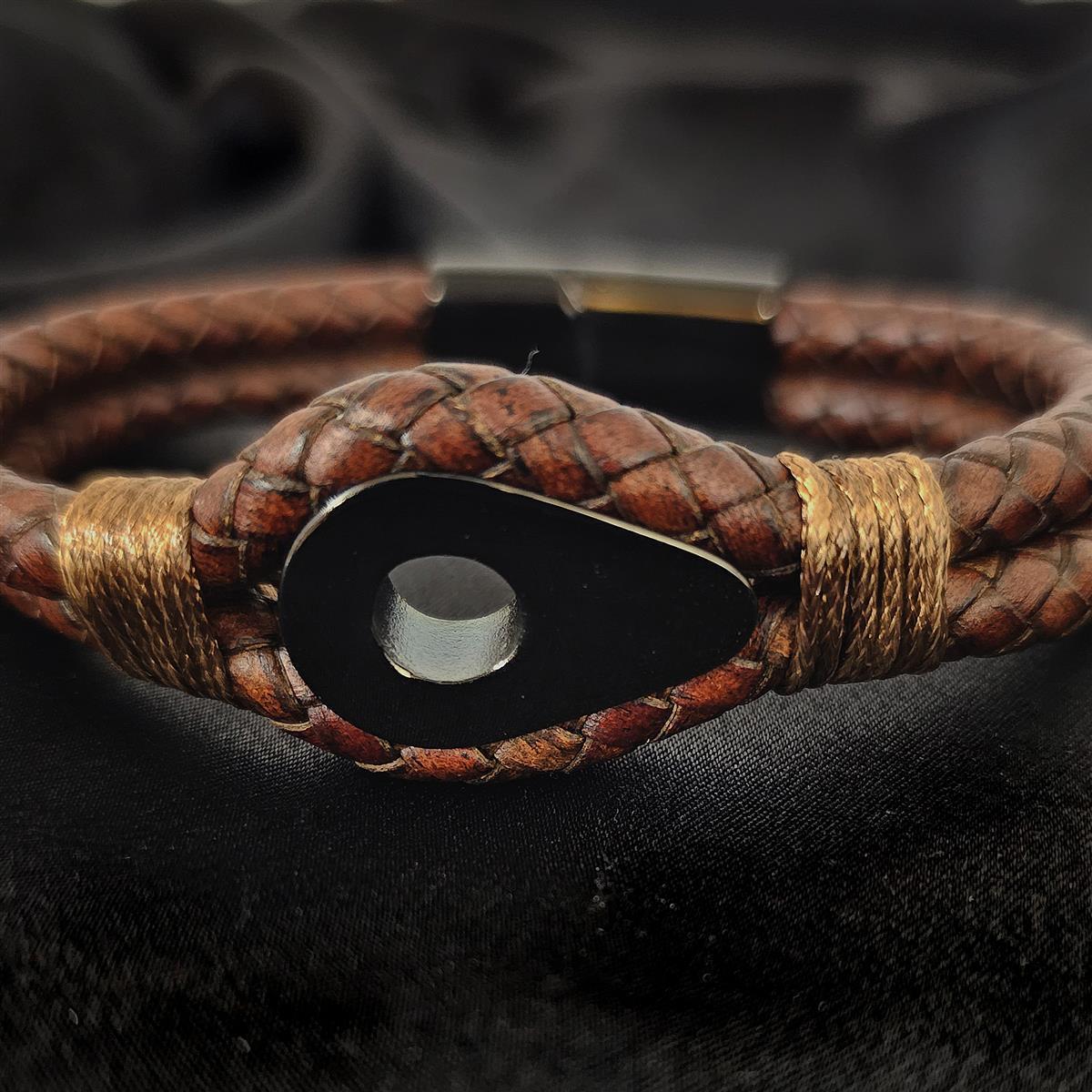 Geflochtenes Lederarmband mit Edelstahlelementen in Antikbraun