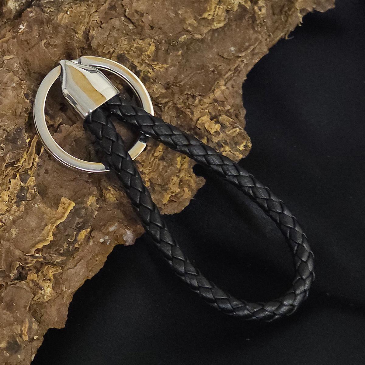 Schlüsselanhänger aus Leder in Schwarz geflochten mit Edelstahlring 3