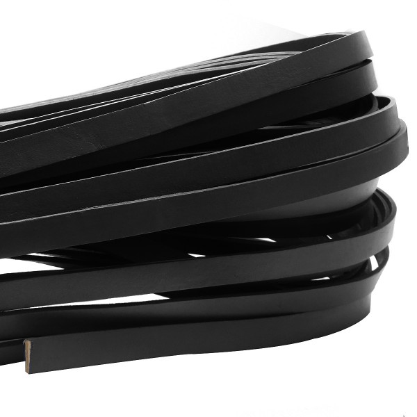 Schwarzes Lederband in einer Breite von 10 mm und 2 mm Dicke für das kreative Lederhandwerk
